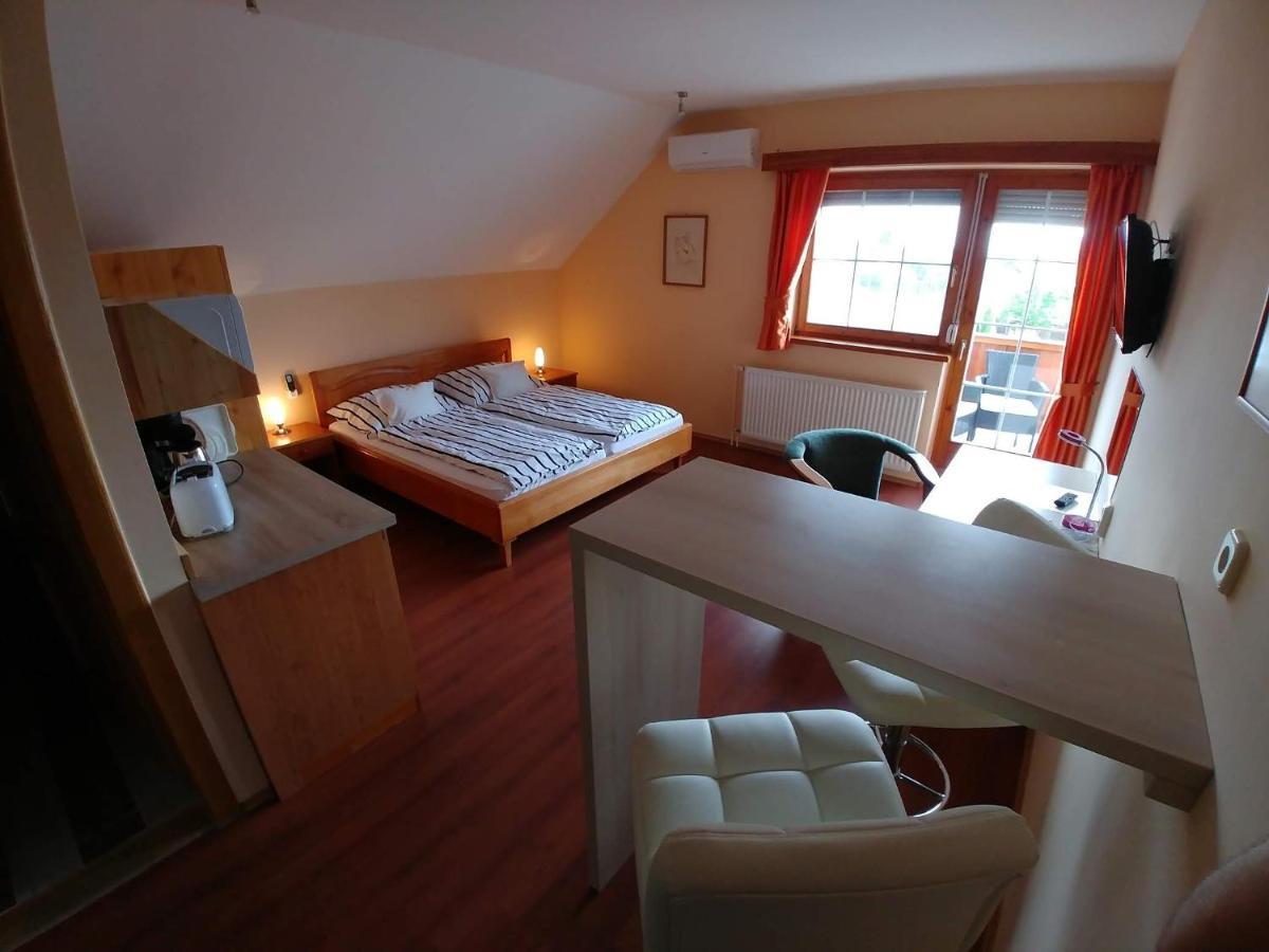 Ciklámen apartman Gyenesdiás Exterior foto