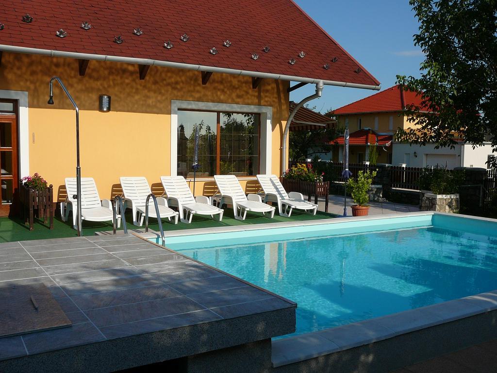 Ciklámen apartman Gyenesdiás Exterior foto