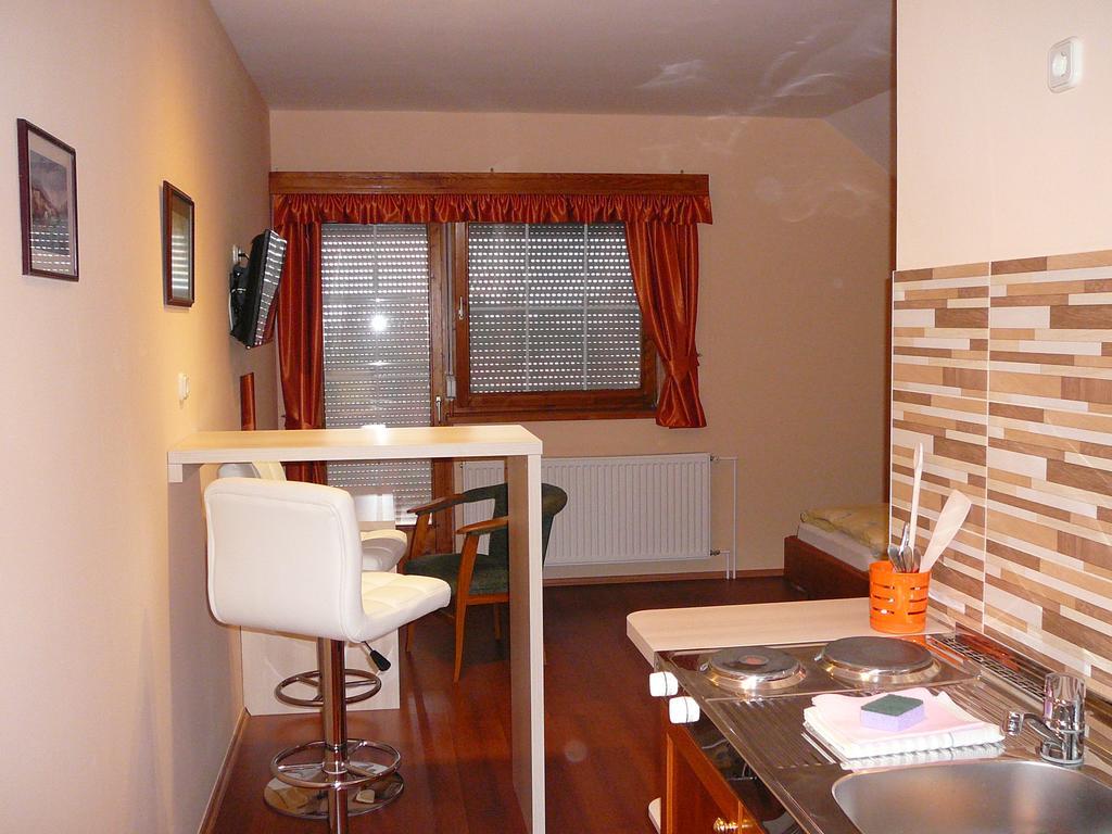 Ciklámen apartman Gyenesdiás Exterior foto